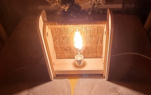 Uniikki tunnelmavalaisin