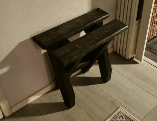 Pieni istuin / jakkara (tumma)