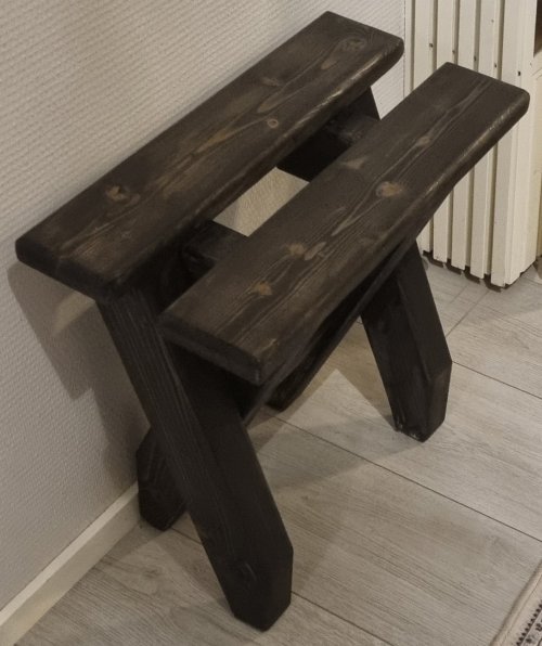 Pieni istuin / jakkara (tumma)