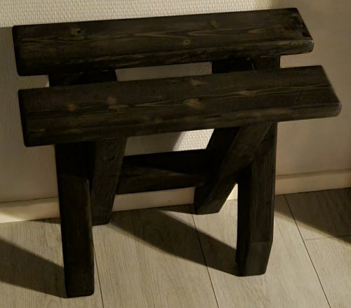 Pieni istuin / jakkara (tumma)