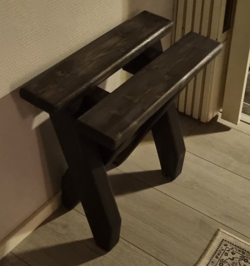 Pieni istuin / jakkara (tumma)