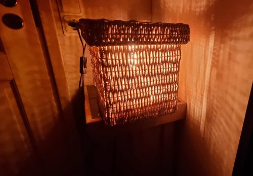 Punottu tunnelmavalaisin