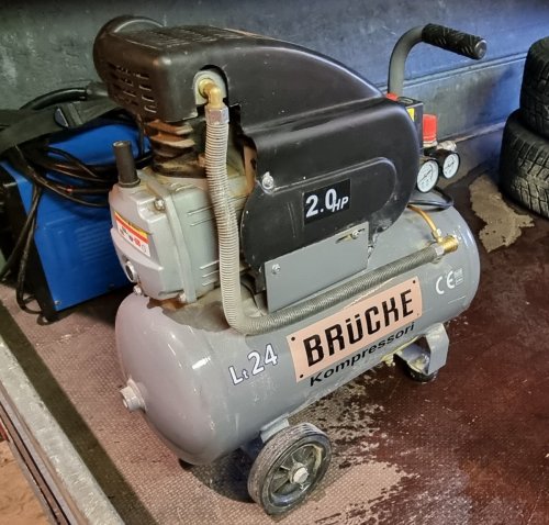 Paineilmakompressori Brücke HM2024F